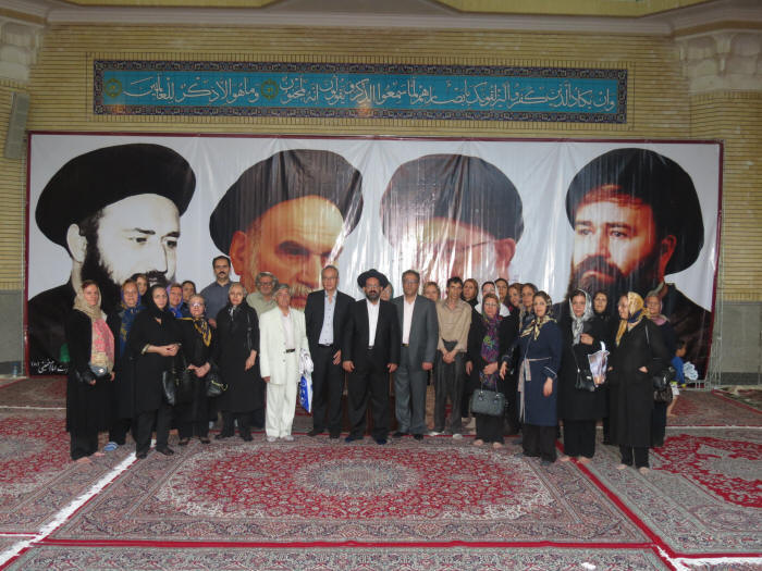 حضور جمع کثیری از کلیمیان تهران و سایر شهرستانها در مرقد امام خمینی برای نصار تاج گل و شنیدن سخنرانی و 